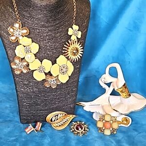 Vintage lot of 5 pieces of jewelry, JJ brooch, enamel flowers necklace